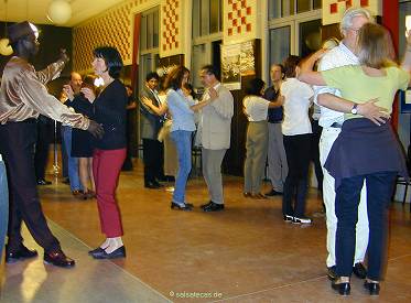 Salsa im Caf der Kunsthalle in Bonn - anklicken zum Vergrern - click to enlarge