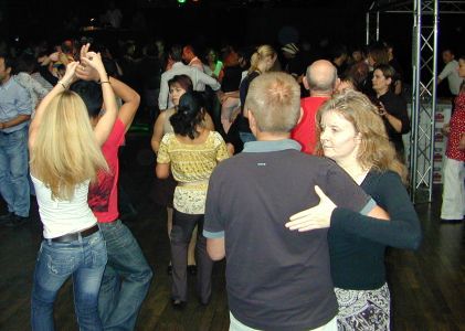 Bonn: Salsa im Brückenforum