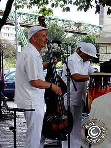 Wuppertal: Open Air Salsa vor dem Live-Club Barmen